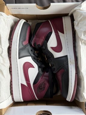 Nike Air Jordan 1 Mid